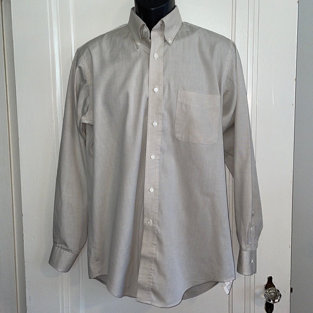 Vtg Roundtree & Yorke light tan dress shirt